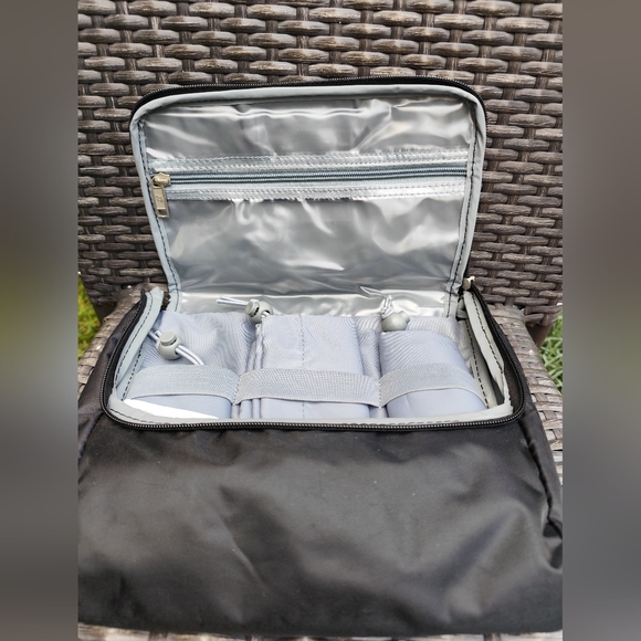 3/$25💙American Tourister Luggage Hanging Travel Toiletry Cosmetic Makeup Bag - Picture 3 of 9